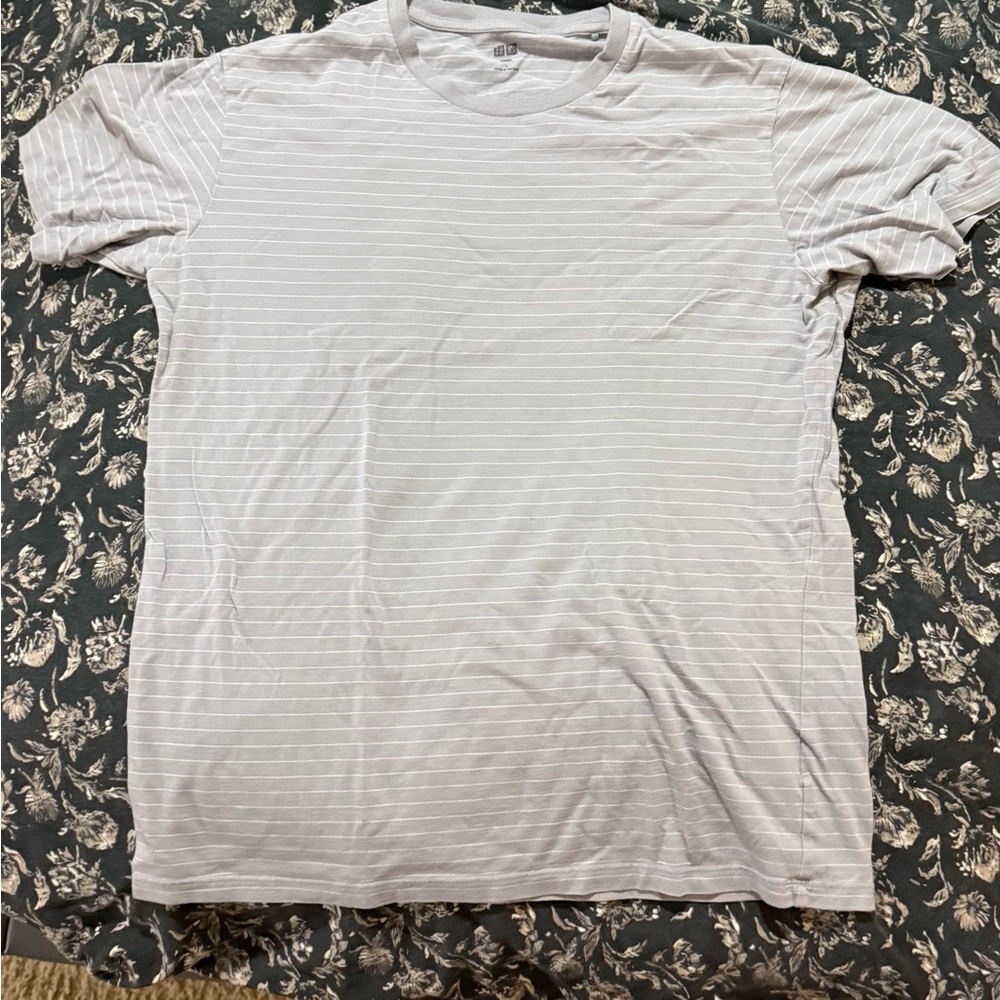 Uniqlo Light Gray Striped Tee Medium